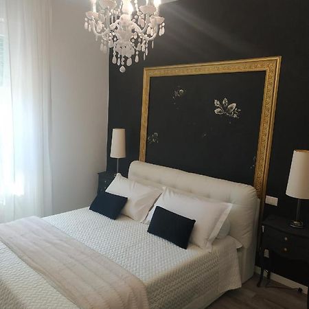 Aurora Flowers - Two Rooms And Free Parking Near Center And Train Station Modena Exteriör bild