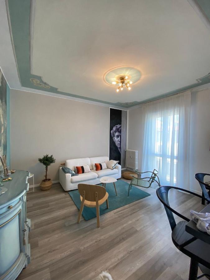 Aurora Flowers - Two Rooms And Free Parking Near Center And Train Station Modena Exteriör bild