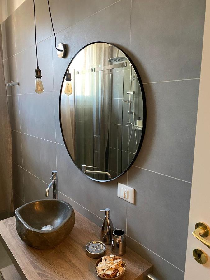 Aurora Flowers - Two Rooms And Free Parking Near Center And Train Station Modena Exteriör bild