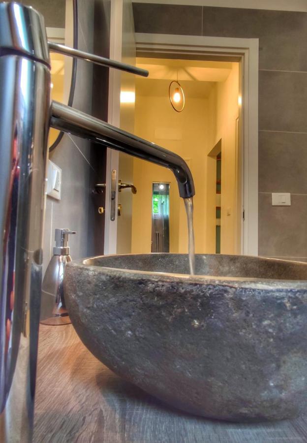 Aurora Flowers - Two Rooms And Free Parking Near Center And Train Station Modena Exteriör bild