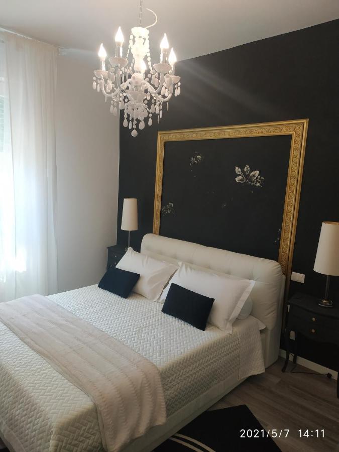 Aurora Flowers - Two Rooms And Free Parking Near Center And Train Station Modena Exteriör bild