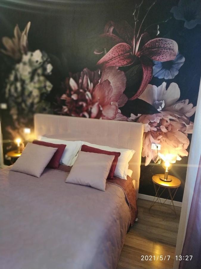 Aurora Flowers - Two Rooms And Free Parking Near Center And Train Station Modena Exteriör bild