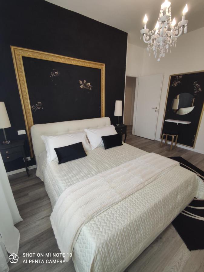 Aurora Flowers - Two Rooms And Free Parking Near Center And Train Station Modena Exteriör bild