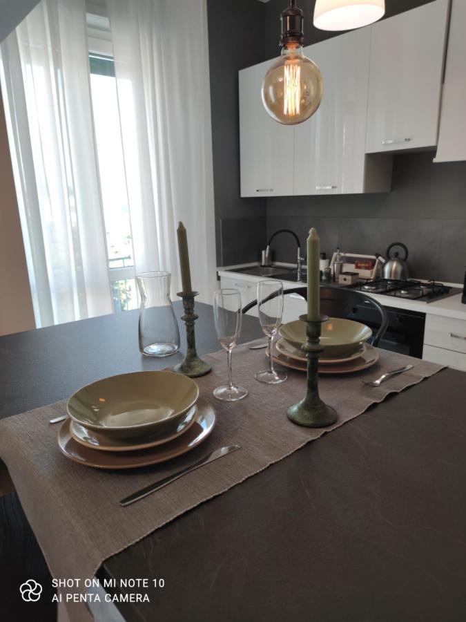 Aurora Flowers - Two Rooms And Free Parking Near Center And Train Station Modena Exteriör bild
