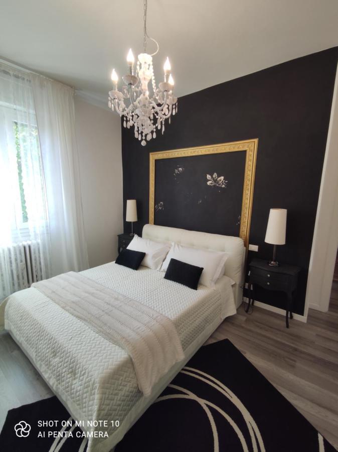 Aurora Flowers - Two Rooms And Free Parking Near Center And Train Station Modena Exteriör bild