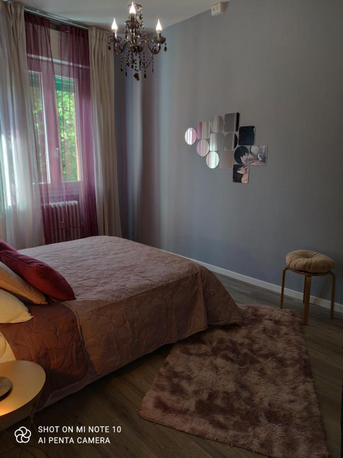 Aurora Flowers - Two Rooms And Free Parking Near Center And Train Station Modena Exteriör bild
