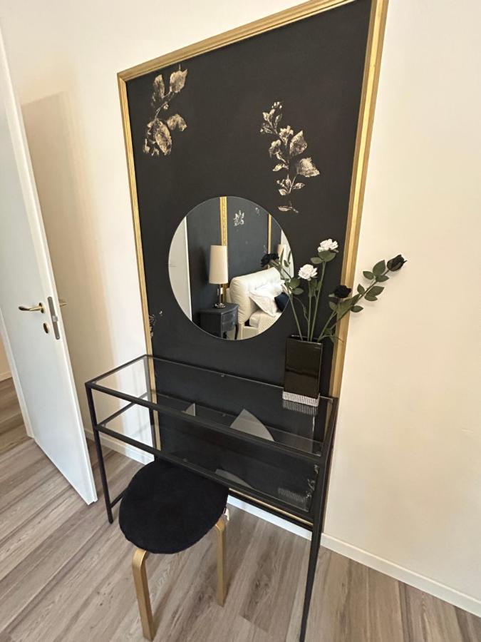 Aurora Flowers - Two Rooms And Free Parking Near Center And Train Station Modena Exteriör bild