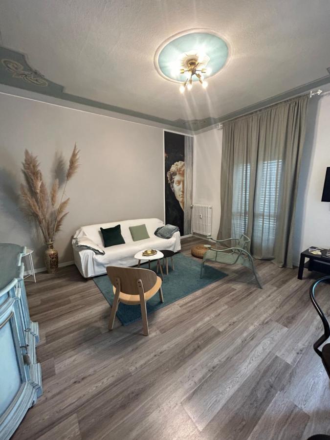 Aurora Flowers - Two Rooms And Free Parking Near Center And Train Station Modena Exteriör bild