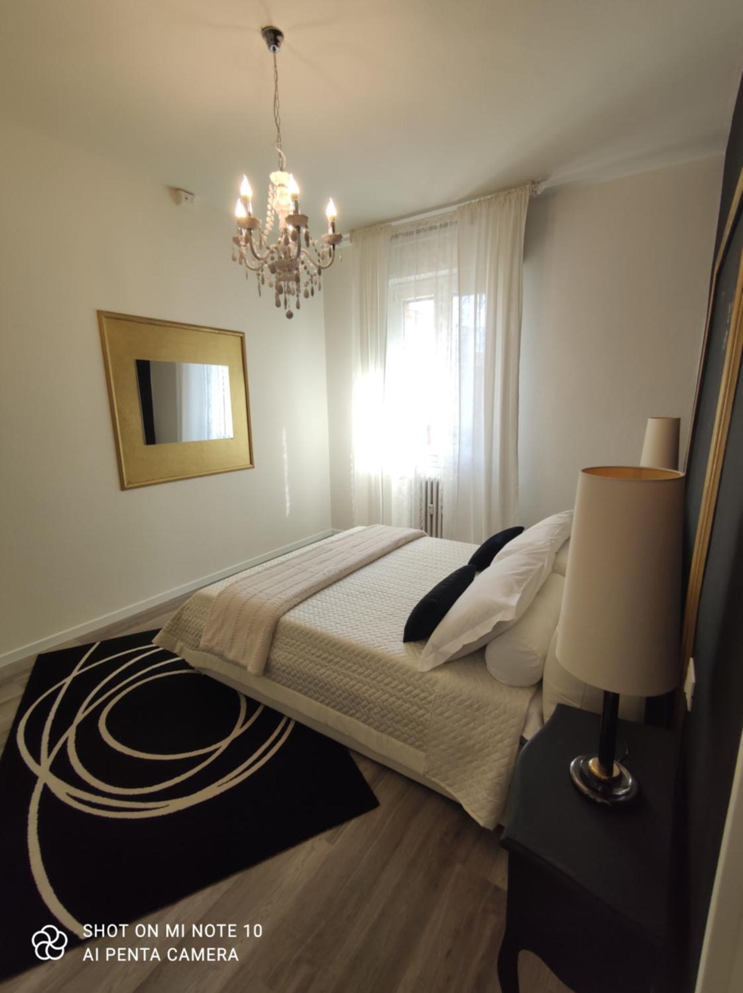 Aurora Flowers - Two Rooms And Free Parking Near Center And Train Station Modena Rum bild